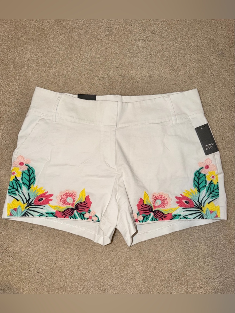 NWT Crown & Ivy White Shorts with Multicolor Floral Embroidery Size 12